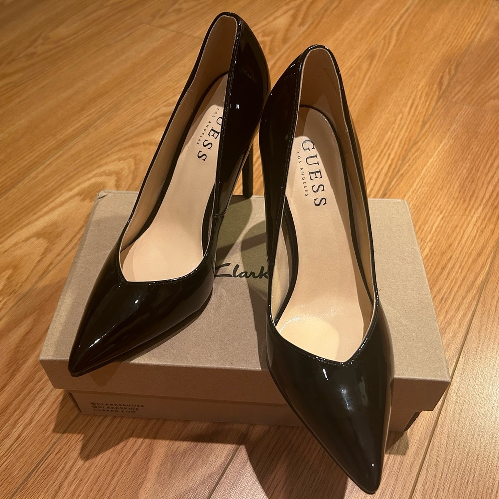 Guess Black Patent Leather Pumps US6